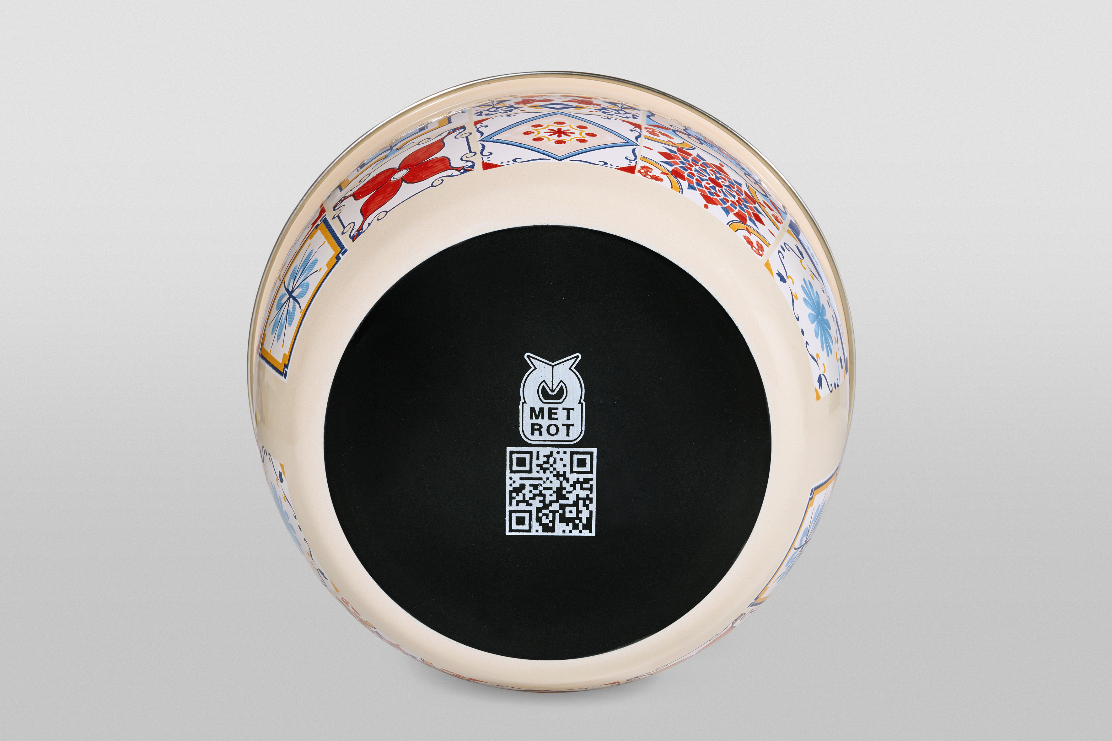 Миска эмалированная без ручек с пластиковой крышкой, 1.7 л