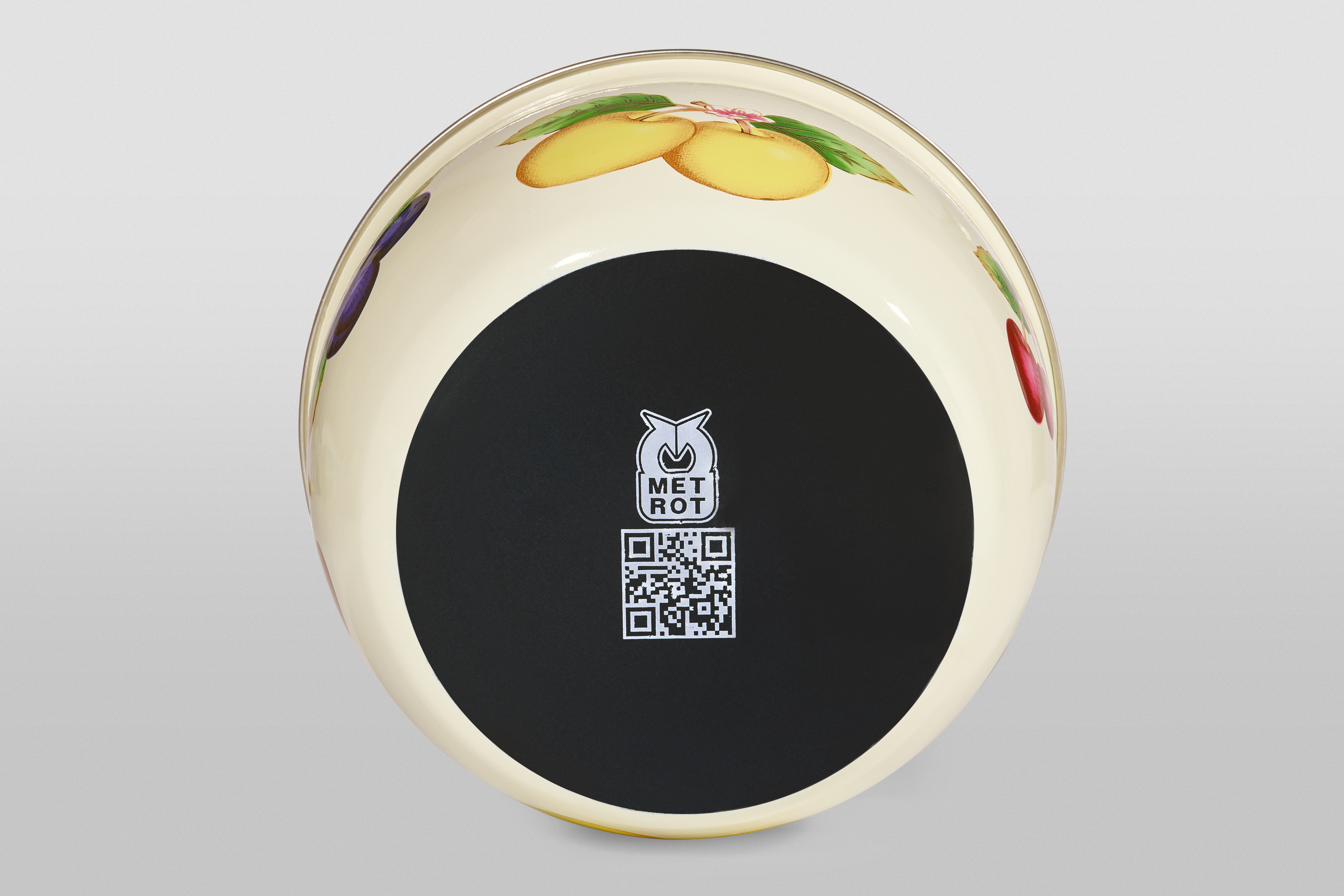 Миска эмалированная без ручек с пластиковой крышкой, 1.7 л